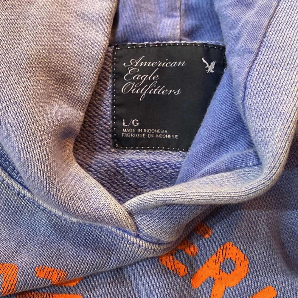 American Eagle 🦅 large blue acid wash sweatshirt - Picture 2 of 2